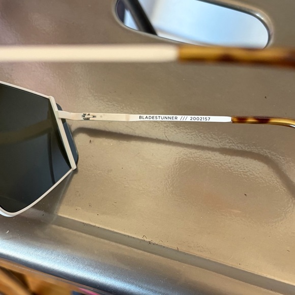 Le Specs Sunglasses - Picture 3 of 5